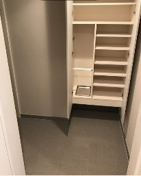 リバーレ浅草ウエスト 玄関