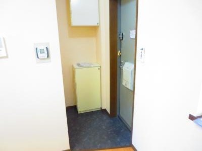 ロワール西一之江 玄関