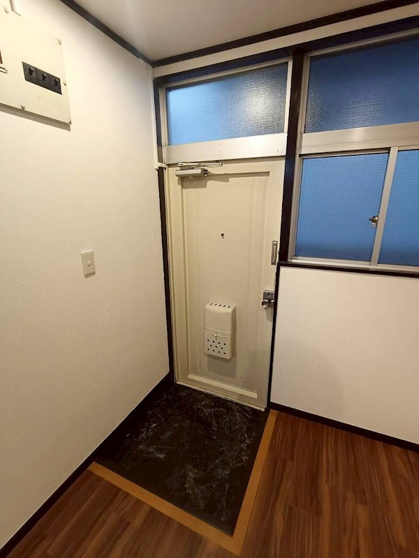 秋山ビル 玄関