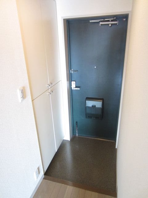 プラザホワイトC 玄関