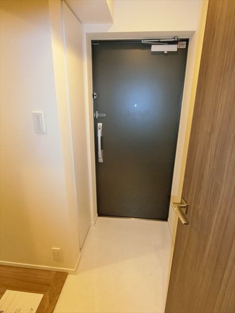 プラウドフラット三越前    玄関