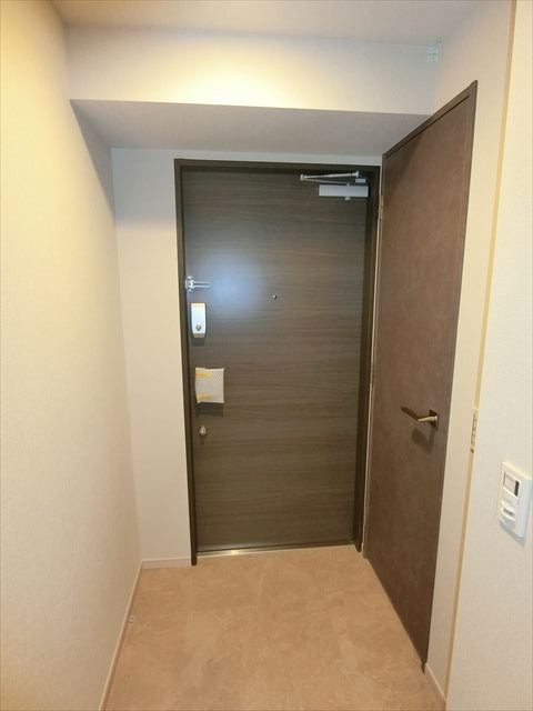 プラウドフラット三越前イースト 玄関