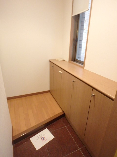 RAIA 玄関