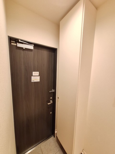 ルミナス弘道 玄関