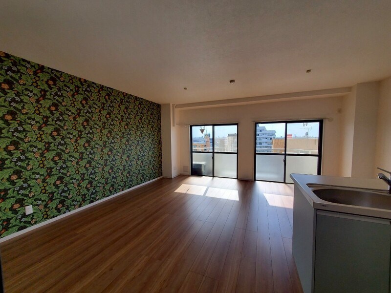 クイーンパレス浅伊 リビング