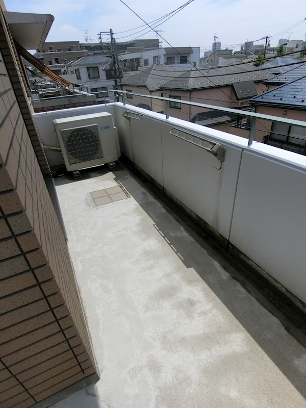 ＬＡＮＡＩ　ＣＯＵＲＴ　２５ ベランダ