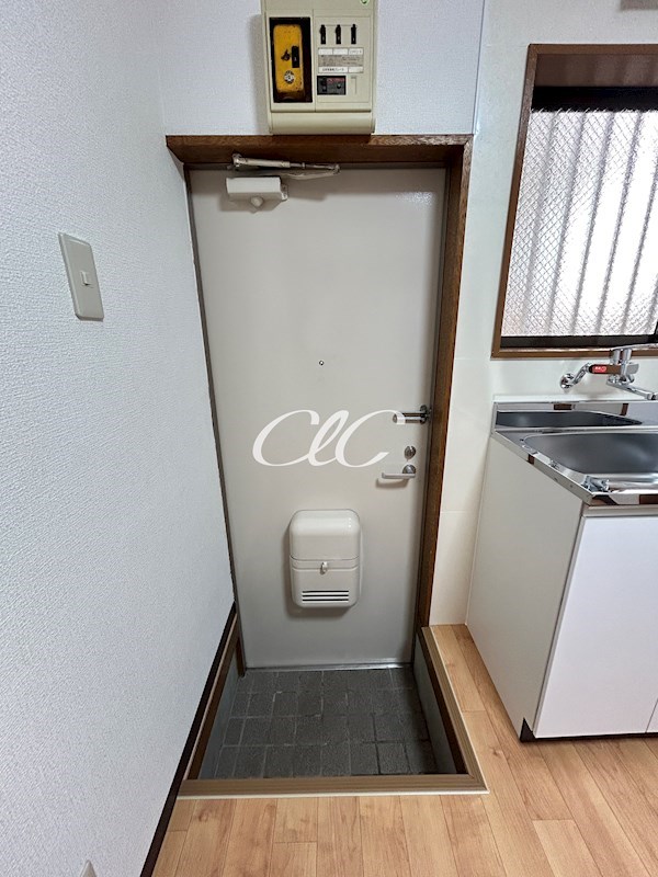 レユシール中里１ 玄関