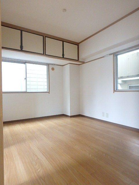 シャトー三森 ベッドルーム