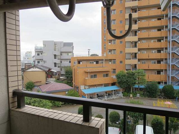日成ビル ベランダ