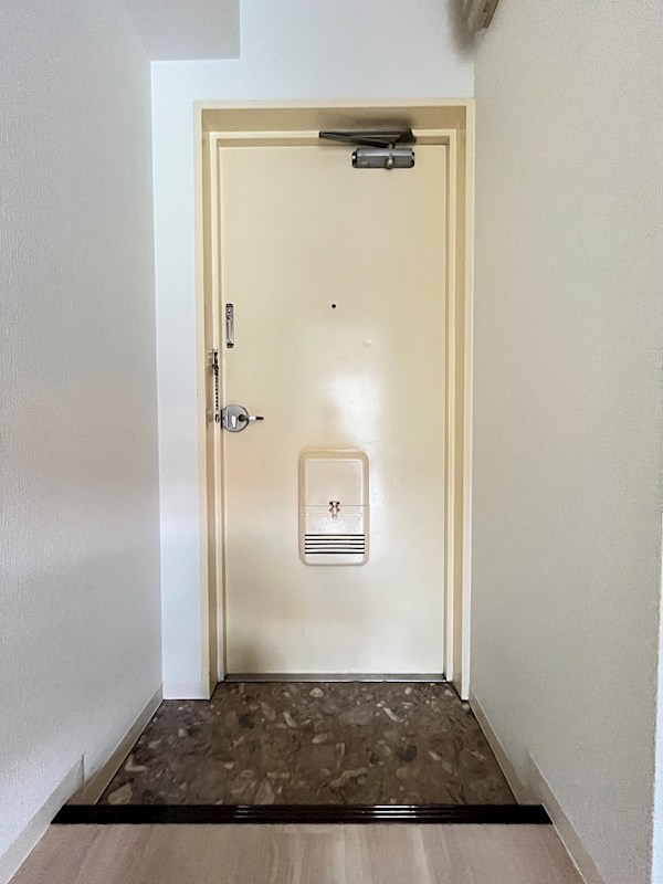 東陽レンタカービル 玄関