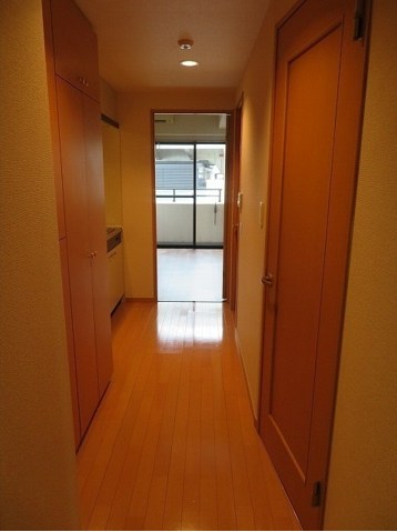 西川ビル 玄関
