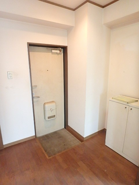 マルシャンリョウシュウ 玄関