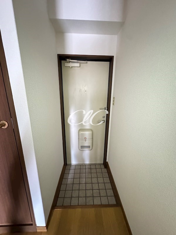 マルシャンリョウシュウ 玄関