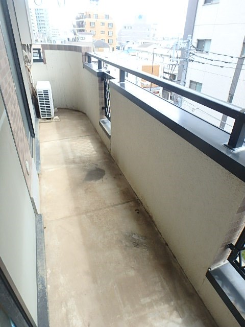 マルシャンリョウシュウ ベランダ