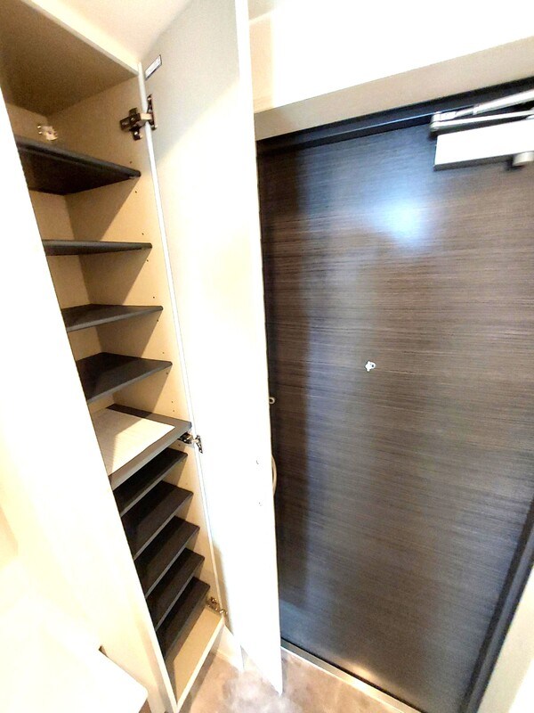 リーリオ堀切 玄関