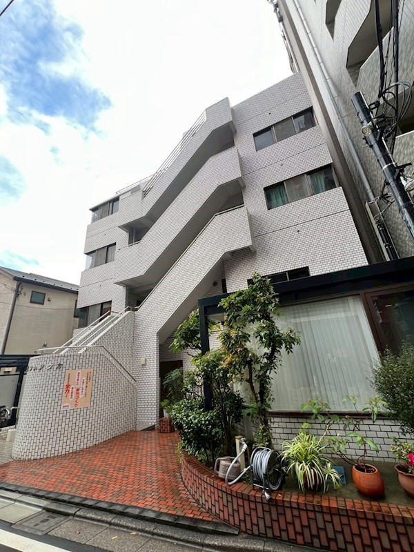 メゾンドアサカ 外観写真