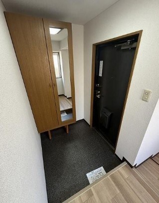 プラーズ関原 玄関