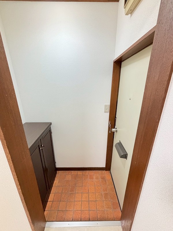 根岸コーポ 玄関