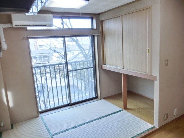 田山ビル ベッドルーム