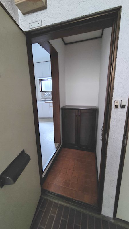 根岸コーポ 玄関