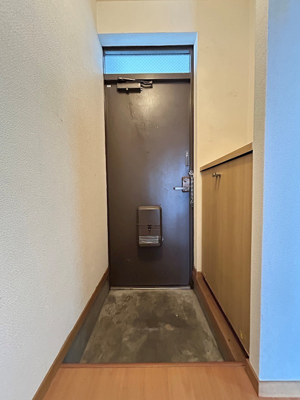 クリスタル和幸 玄関