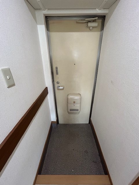 三家第２ビル 玄関