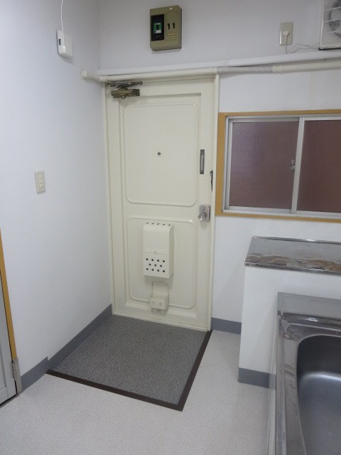 石川ビル 玄関