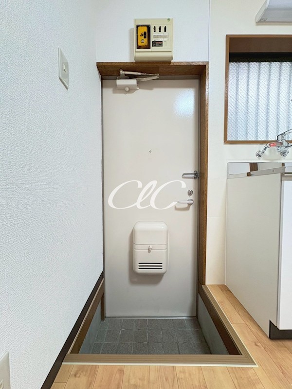 レユシール中里１ 玄関