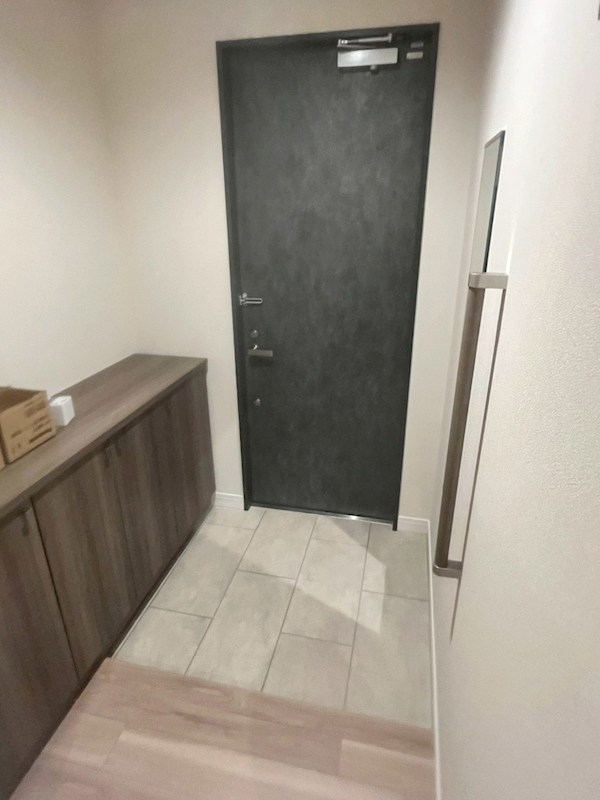 メゾンクレール谷在家 玄関