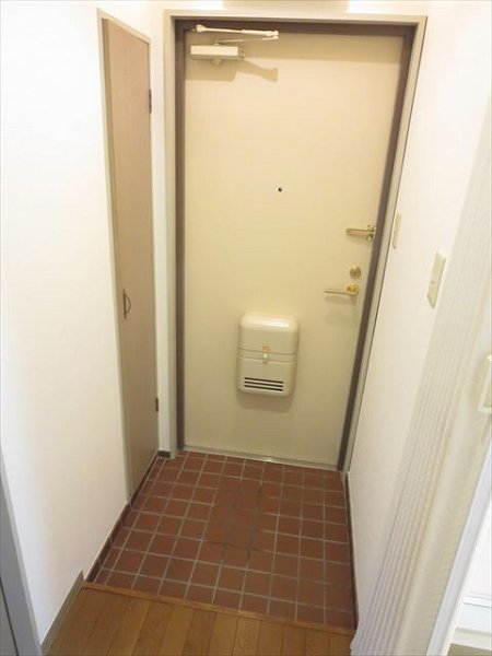 メゾン由紀   玄関