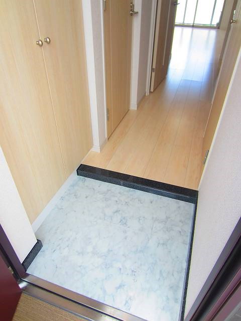 シュールフローレ 玄関