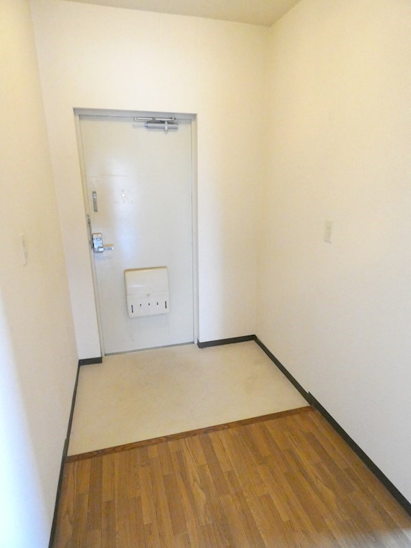フレール綾瀬1 玄関
