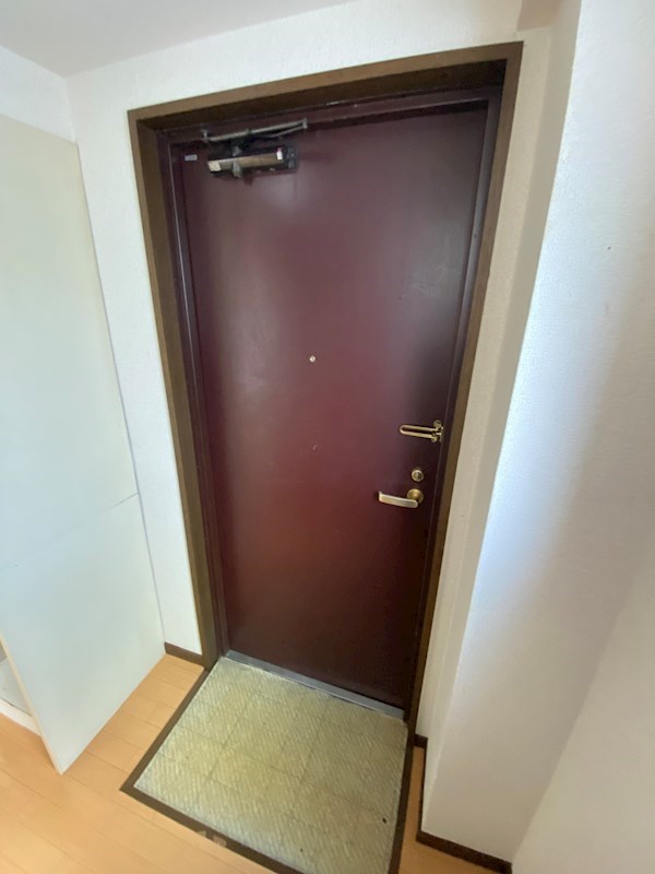 第７オカダビル 玄関