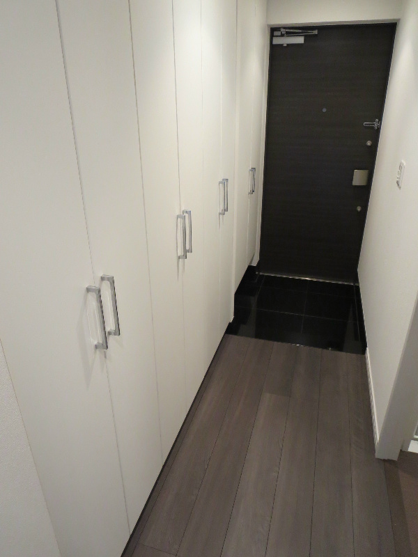 ザ・グランフォーリア西日暮里赤土小学校前ステーションマークス   玄関