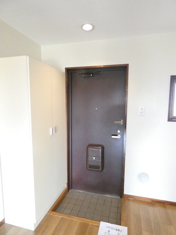 メゾンクレメンス 玄関