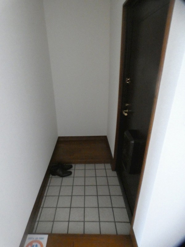 中西レジデンス 玄関