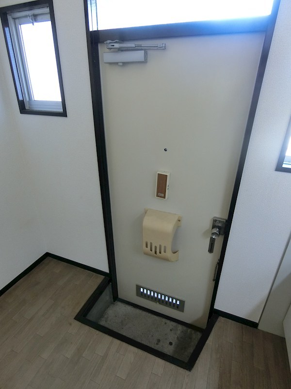 光ハイツ 玄関