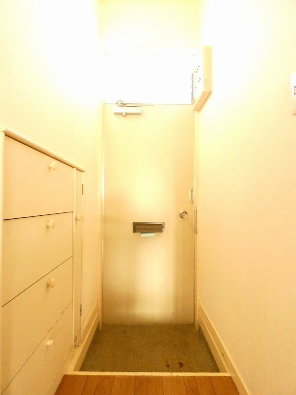 ホワイトプラザ 玄関