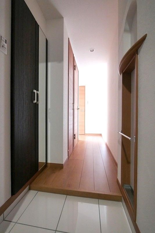 アーバハイツ六町2号館 玄関
