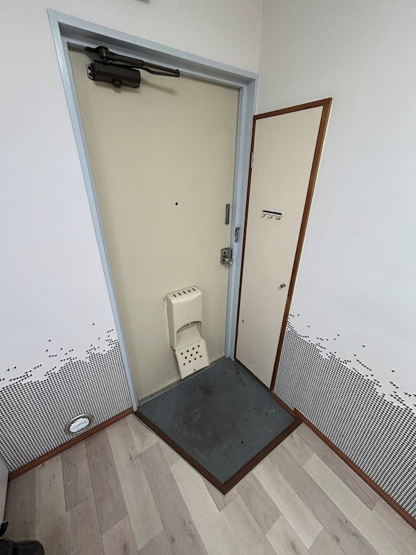 スクウェアホームズ 玄関