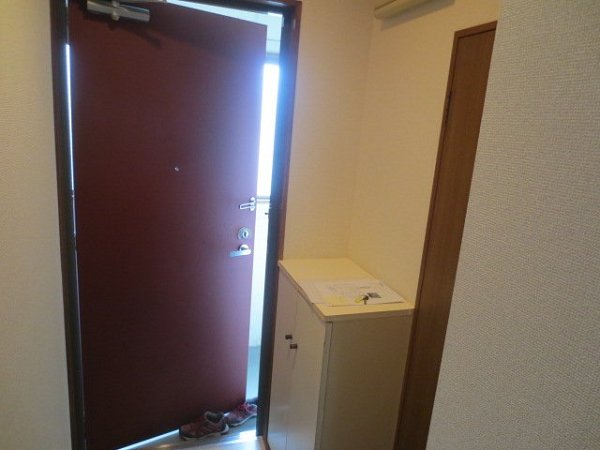 ハイツローザリィ 玄関