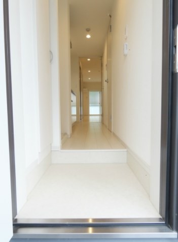 リブリ・グランディール西新井Ⅱ    玄関