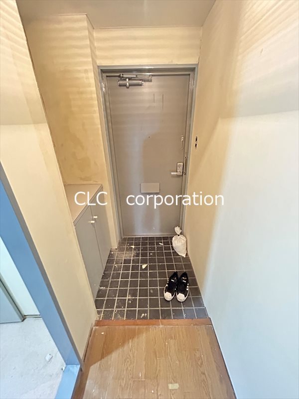 第1荒井プレイス  玄関