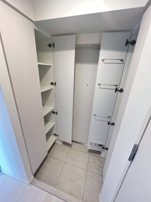 アジールコート町屋 玄関