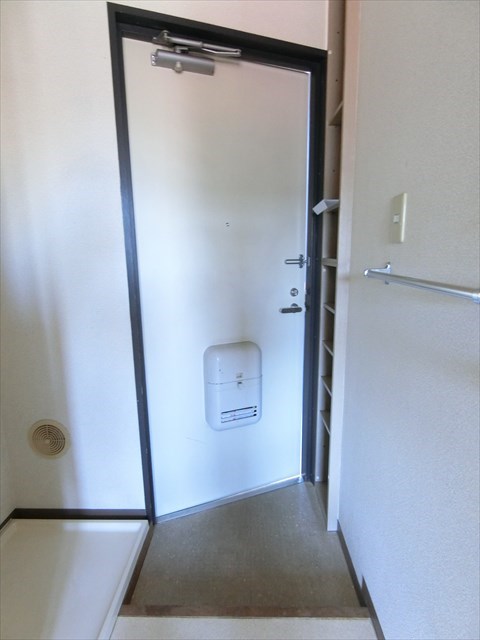 メゾンながとろ   玄関