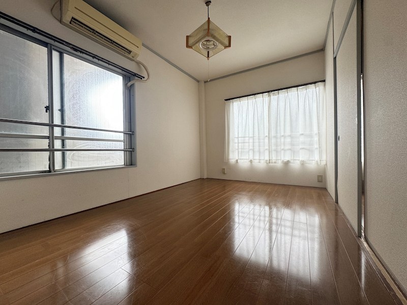 小島ビル ベッドルーム