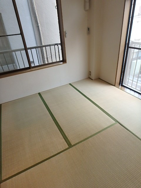 田山ビル ベッドルーム