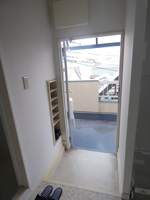 コーポイイダ 玄関