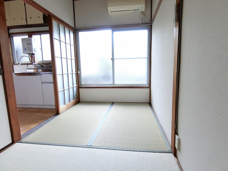 鈴木荘   リビング