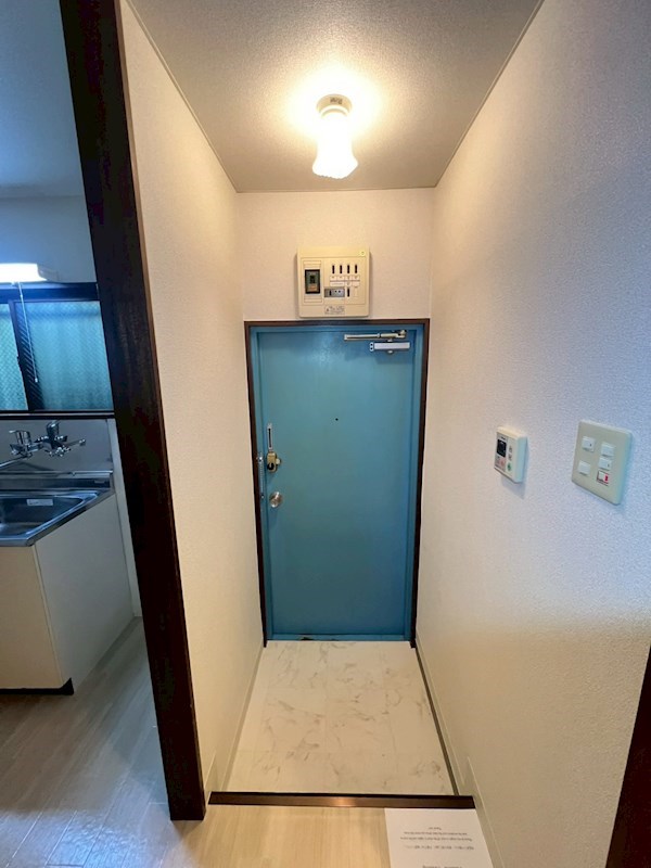 第一マジマハイツ春待月 玄関